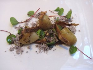 Roganic - Vintage potatoes in onion ashes, lovage and wood sorrel